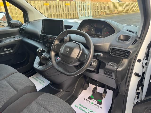 2020 Peugeot Partner 1000 1.5 Bluehdi 100 Professional Van (NU70XWM) Image 14