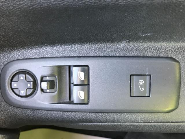 2020 Peugeot Partner 1000 1.5 Bluehdi 100 Professional Van (NU70XWM) Image 27