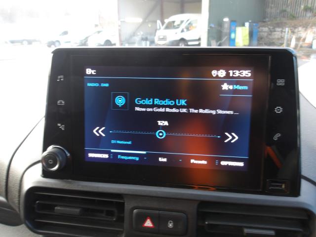 2020 Peugeot Partner 1000 1.5 Bluehdi 100 Professional Van (NU70XZT) Image 26