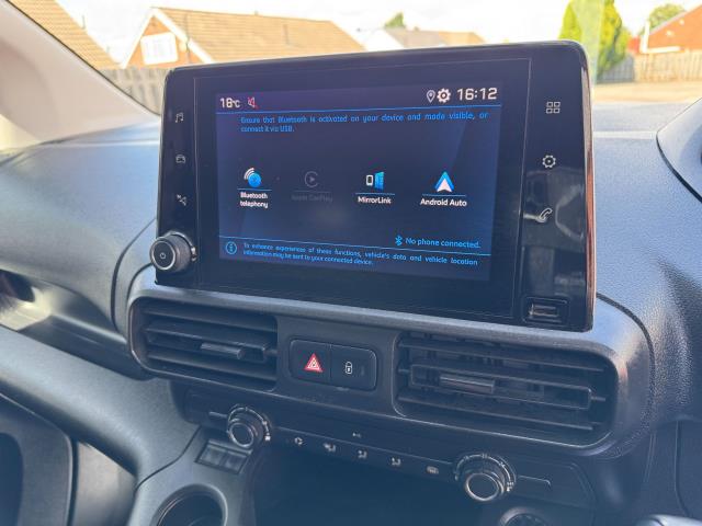 2022 Peugeot Partner 1000 1.5 Bluehdi 100 Professional Premium Van (NU71JBX) Image 24