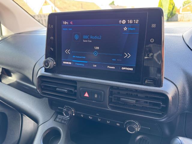 2022 Peugeot Partner 1000 1.5 Bluehdi 100 Professional Premium Van (NU71JBX) Image 23