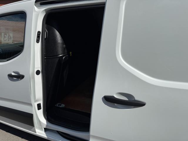2022 Peugeot Partner 1000 1.5 Bluehdi 100 Professional Premium Van (NU71JBX) Image 40
