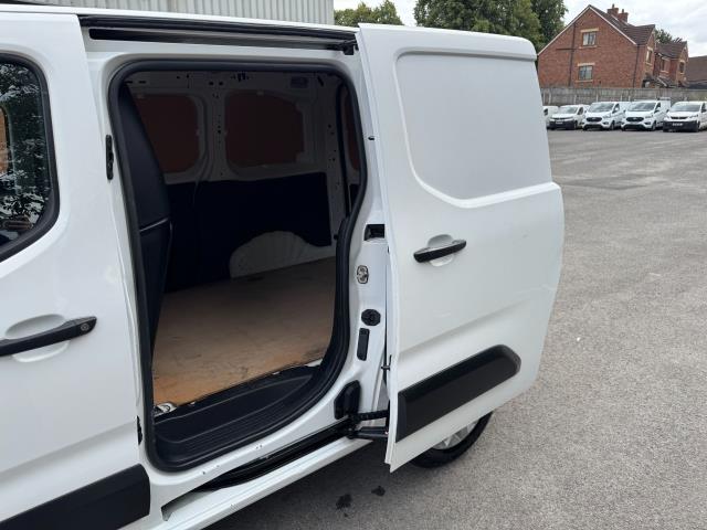 2022 Peugeot Partner 1000 1.5 Bluehdi 100 Professional Premium Van (NU71JNV) Image 40