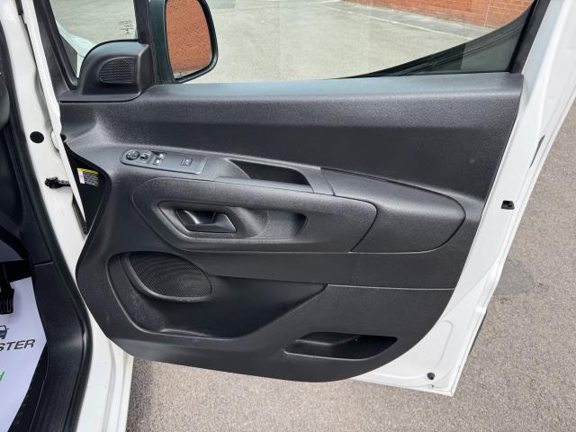 2022 Peugeot Partner 1000 1.5 Bluehdi 100 Professional Premium Van (NU71JNV) Image 18