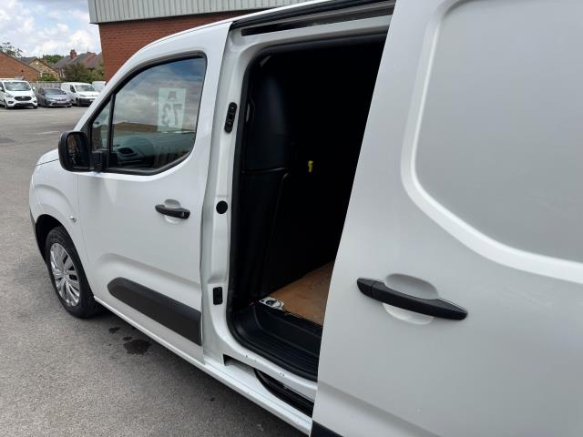 2022 Peugeot Partner 1000 1.5 Bluehdi 100 Professional Premium Van (NU71JNV) Image 39