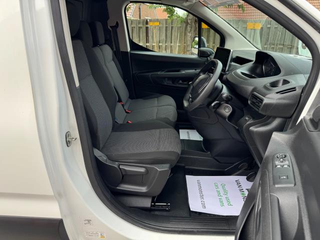 2022 Peugeot Partner 1000 1.5 Bluehdi 100 Professional Premium Van (NU71JNV) Image 15