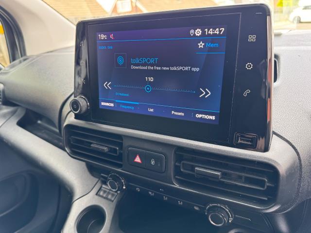 2022 Peugeot Partner 1000 1.5 Bluehdi 100 Professional Premium Van (NU71JNV) Image 23