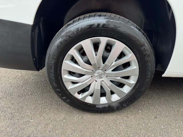 2021 Peugeot Partner 950 1.5 Bluehdi 100 Professional Premium LONG Van (NU71WUM) Image 58