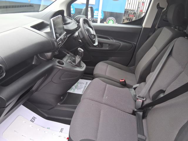 2021 Peugeot Partner 950 1.5 Bluehdi 100 Professional Premium Van (NU71XVM) Image 21
