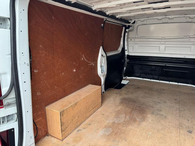 2021 Renault Trafic LL30 L2 H1 BLUE DCi 120PS BUSINESS+  EURO 6 (NU71YKG) Image 48