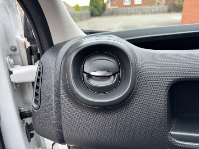 2021 Renault Trafic LL30 L2 H1 BLUE DCi 120PS BUSINESS+  EURO 6 (NU71YKG) Image 41