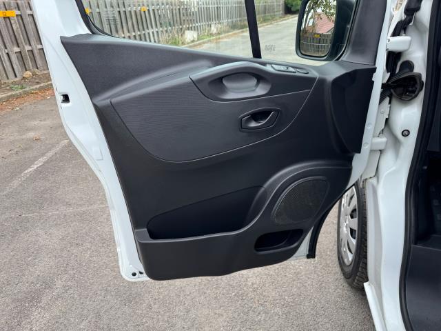 2021 Renault Trafic LL30 L2 H1 BLUE DCi 120PS BUSINESS+  EURO 6 (NU71YKG) Image 37
