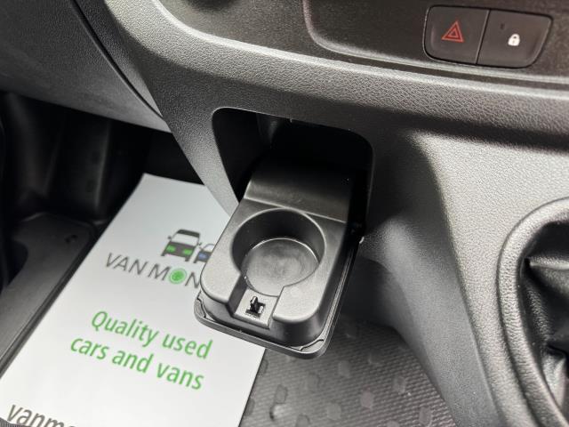 2021 Renault Trafic LL30 L2 H1 BLUE DCi 120PS BUSINESS+  EURO 6 (NU71YKG) Image 29