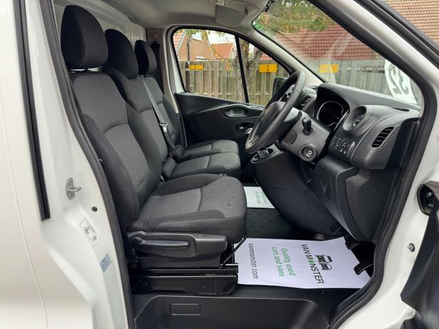 2021 Renault Trafic LL30 L2 H1 BLUE DCi 120PS BUSINESS+  EURO 6 (NU71YKG) Image 15