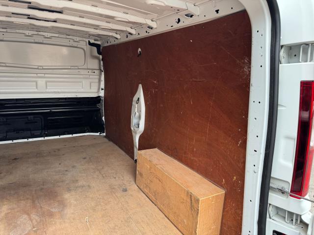 2021 Renault Trafic LL30 L2 H1 BLUE DCi 120PS BUSINESS+  EURO 6 (NU71YKG) Image 49