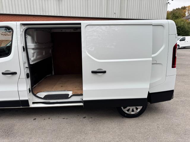2021 Renault Trafic LL30 L2 H1 BLUE DCi 120PS BUSINESS+  EURO 6 (NU71YKG) Image 44