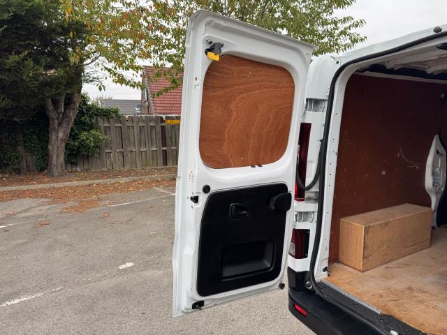 2021 Renault Trafic LL30 L2 H1 BLUE DCi 120PS BUSINESS+  EURO 6 (NU71YKG) Image 52