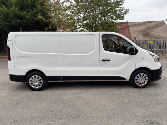 2021 Renault Trafic LL30 L2 H1 BLUE DCi 120PS BUSINESS+  EURO 6 (NU71YKG) Image 10
