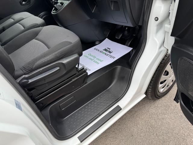 2021 Renault Trafic LL30 L2 H1 BLUE DCi 120PS BUSINESS+  EURO 6 (NU71YKG) Image 18