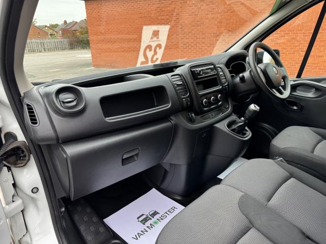 2021 Renault Trafic LL30 L2 H1 BLUE DCi 120PS BUSINESS+  EURO 6 (NU71YKG) Image 32