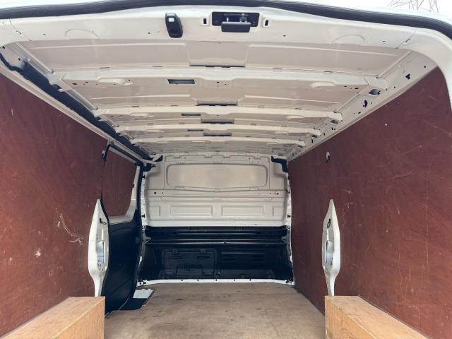 2021 Renault Trafic LL30 L2 H1 BLUE DCi 120PS BUSINESS+  EURO 6 (NU71YKG) Image 51