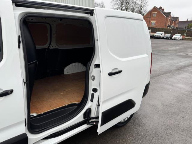 2021 Peugeot Partner 950 1.5 Bluehdi 100 Professional Premium Van (NU71YWF) Image 40