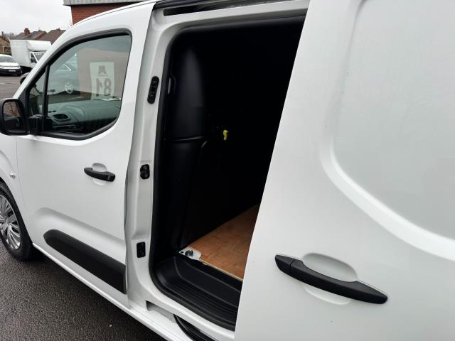 2021 Peugeot Partner 950 1.5 Bluehdi 100 Professional Premium Van (NU71YWF) Image 39