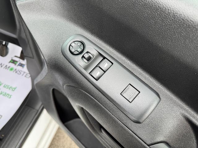 2021 Peugeot Partner 850 1.5 Bluehdi 100 Professional Premium Crew Van (NU71ZKC) Image 19