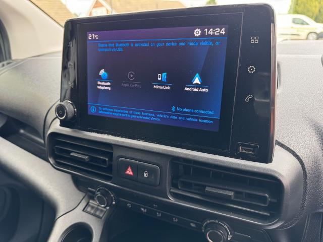 2021 Peugeot Partner 850 1.5 Bluehdi 100 Professional Premium Crew Van (NU71ZKC) Image 24