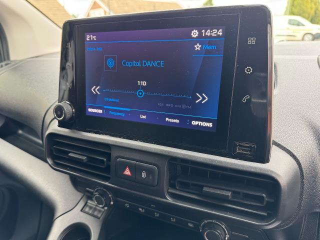 2021 Peugeot Partner 850 1.5 Bluehdi 100 Professional Premium Crew Van (NU71ZKC) Image 23