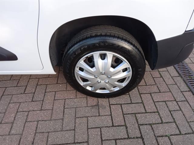 2022 Peugeot Partner 1000 1.5 Bluehdi 100 Professional Premium Van (NU72OSB) Image 17