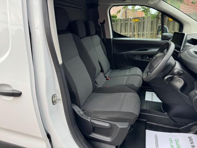 2022 Peugeot Partner L2 950 1.5 Bluehdi 100 Professional Premium Van (NU72SVE) Image 16