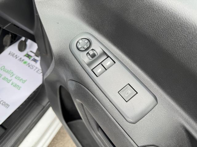 2022 Peugeot Partner L2 950 1.5 Bluehdi 100 Professional Premium Van (NU72SVE) Image 19