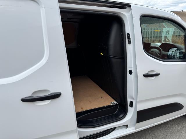 2022 Peugeot Partner L2 950 1.5 Bluehdi 100 Professional Premium Van (NU72SVE) Image 44