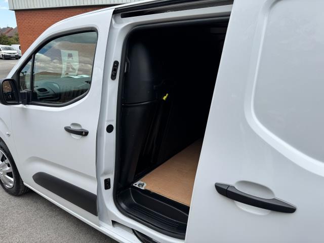 2022 Peugeot Partner L2 950 1.5 Bluehdi 100 Professional Premium Van (NU72SVE) Image 41