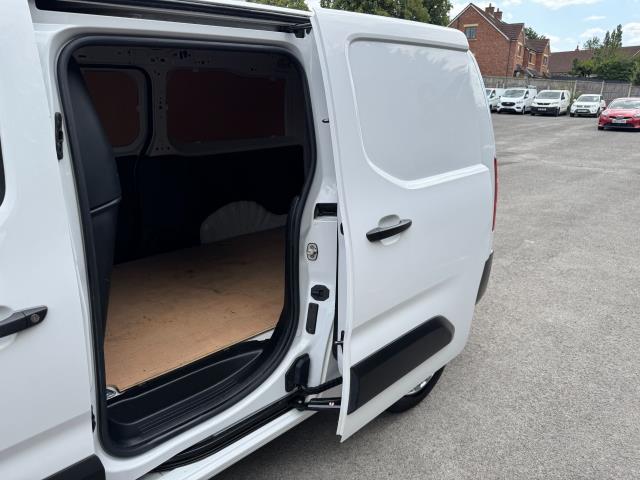 2022 Peugeot Partner L2 950 1.5 Bluehdi 100 Professional Premium Van (NU72SVE) Image 42