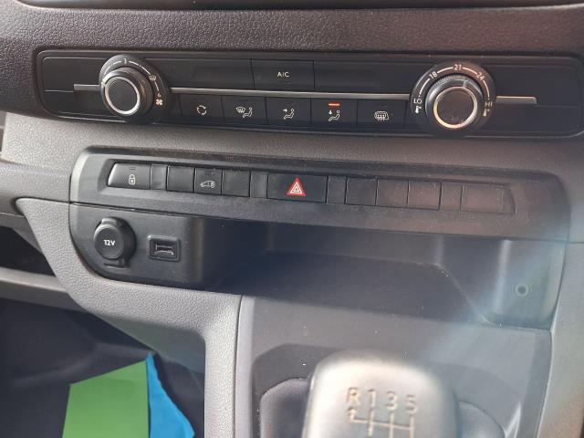 2022 Peugeot Expert 1000 1.5 Bluehdi 100 Professional Premium Van (NU72TFO) Image 16