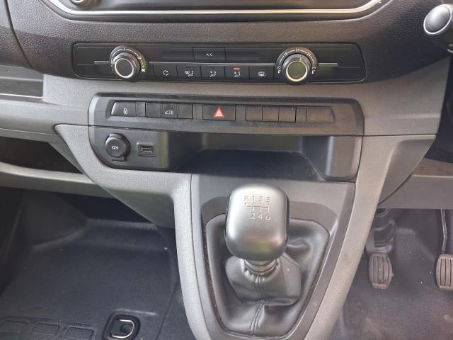 2022 Peugeot Expert 1000 1.5 Bluehdi 100 Professional Premium Van (NU72TFO) Image 19