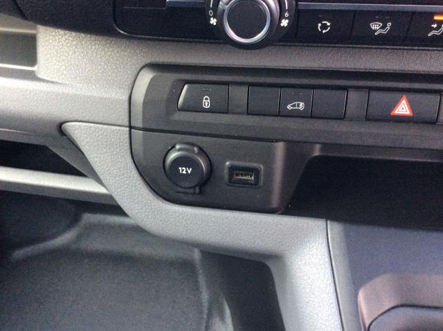 2022 Peugeot Expert 1400 2.0 Bluehdi 145 Professional Premium Van (NU72TJZ) Image 26