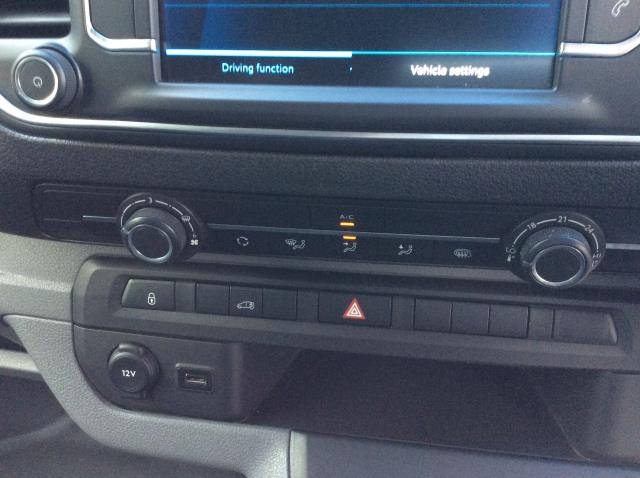 2022 Peugeot Expert 1400 2.0 Bluehdi 145 Professional Premium Van (NU72TJZ) Image 25