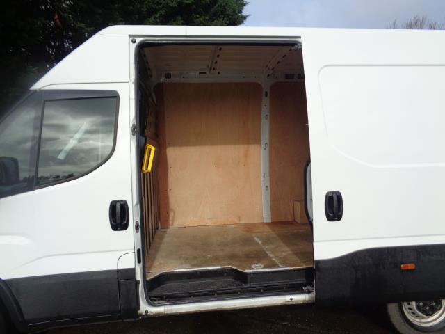 2022 Iveco Daily 2.3 High Roof Business Van 3520L Wb (NU72VTG) Image 11