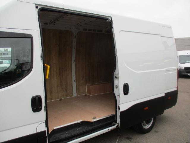 2022 Iveco Daily 35S14 2.3 HIGHROOF BUSINESS 3520L WB (NU72VVO) Image 11