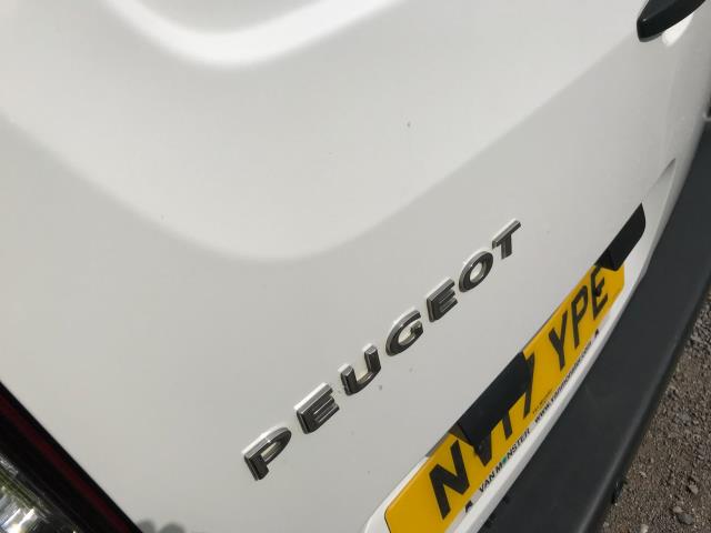 2017 Peugeot Partner 850 1.6 Bluehdi 100 Professional Van [Non Ss] EURO 6 (NV17YPE) Thumbnail 14