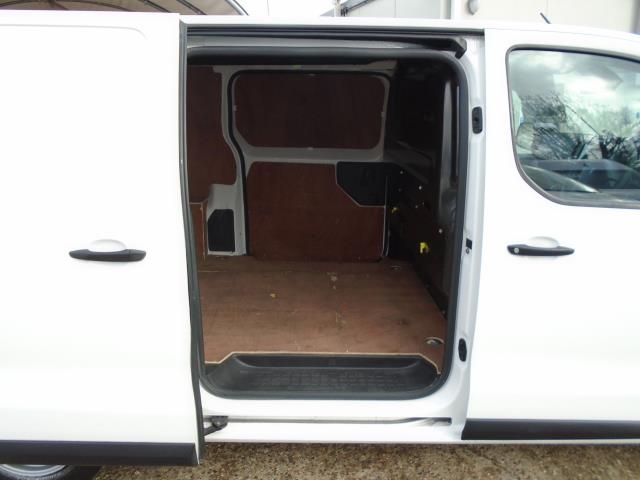 2018 Peugeot Expert 1000 1.6 Bluehdi 95 Professional Van Euro 6 (NV18UNY) Image 13