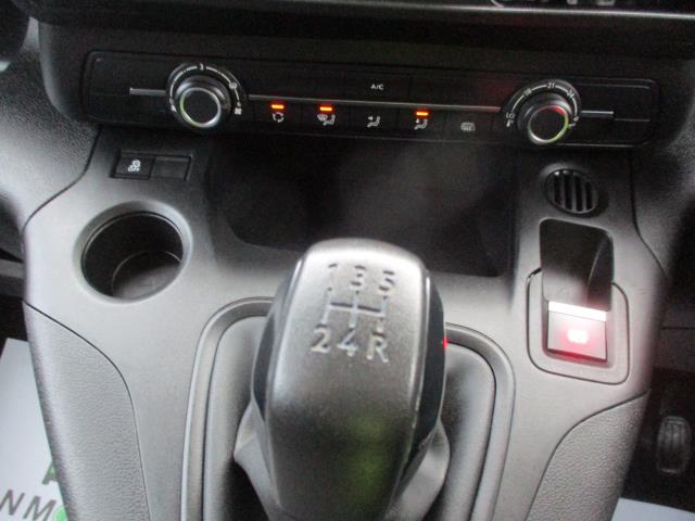 2019 Peugeot Partner 1000 1.5 Bluehdi 100 Professional Van (NV19WYC) Image 23
