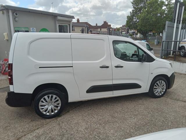 2019 Peugeot Partner 950 1.5 Bluehdi 100 Professional Van (NV19ZFM) Image 6