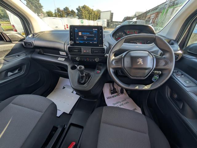 2020 Peugeot Partner 850 1.5 Bluehdi 100 Professional Crew Van (NV20EWR) Image 17