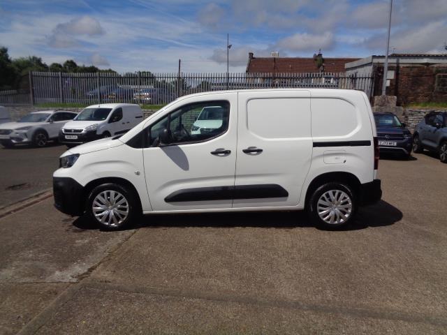 2020 Peugeot Partner 1000 1.5 Bluehdi 100 Professional Van (NV20EZX) Image 4