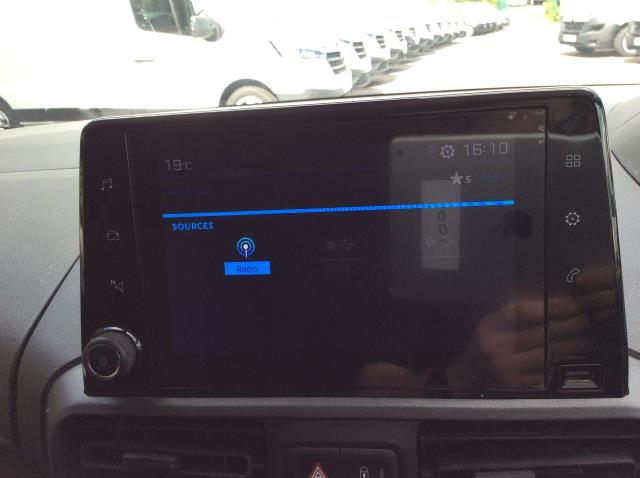 2020 Peugeot Partner 850 1.5 Bluehdi 100 Professional Crew Van (NV20GYB) Image 22