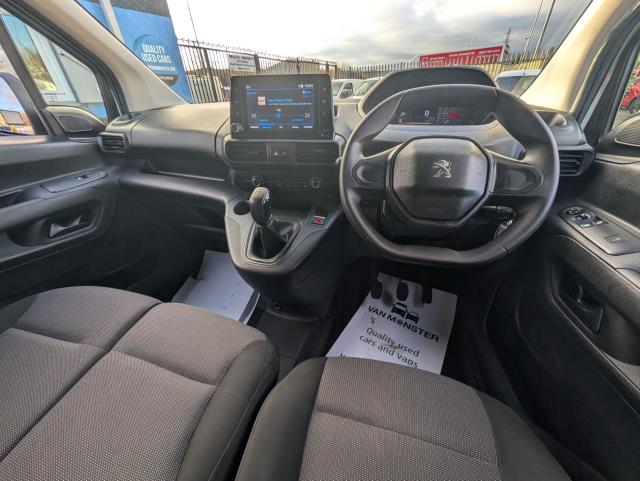 2021 Peugeot Partner 1000 1.5 Bluehdi 100 Professional Van (NV21BHN) Image 17